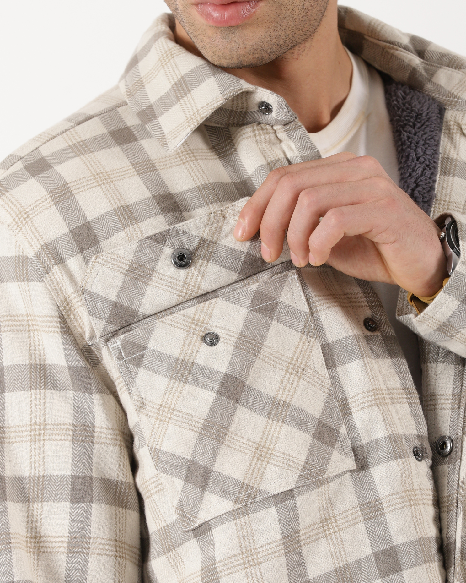 Cream & Beige Men's Fleeece - Lined Checked Shacket